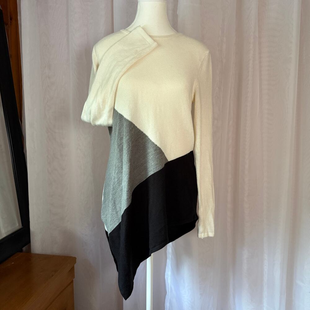 New York & Company Colorblock Asymmetrical Hem Sweater Top Small Corporate Chic